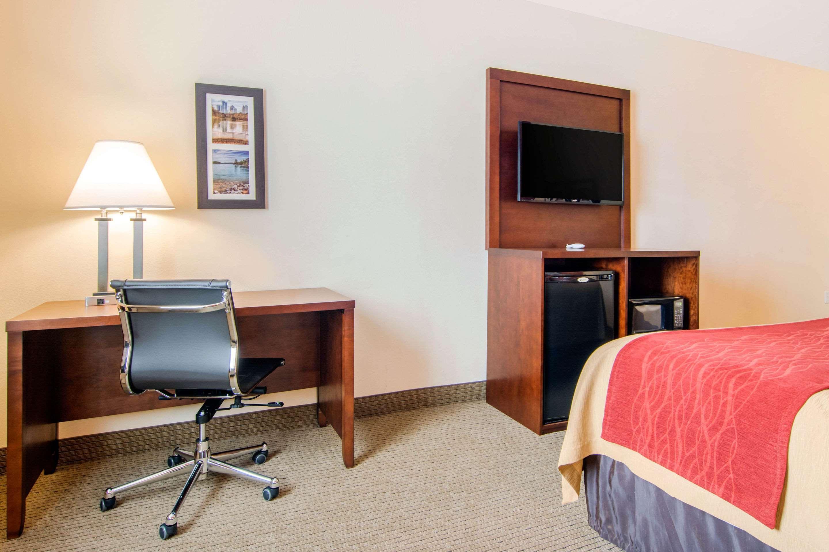 Comfort Inn & Suites Villa Rica Buitenkant foto