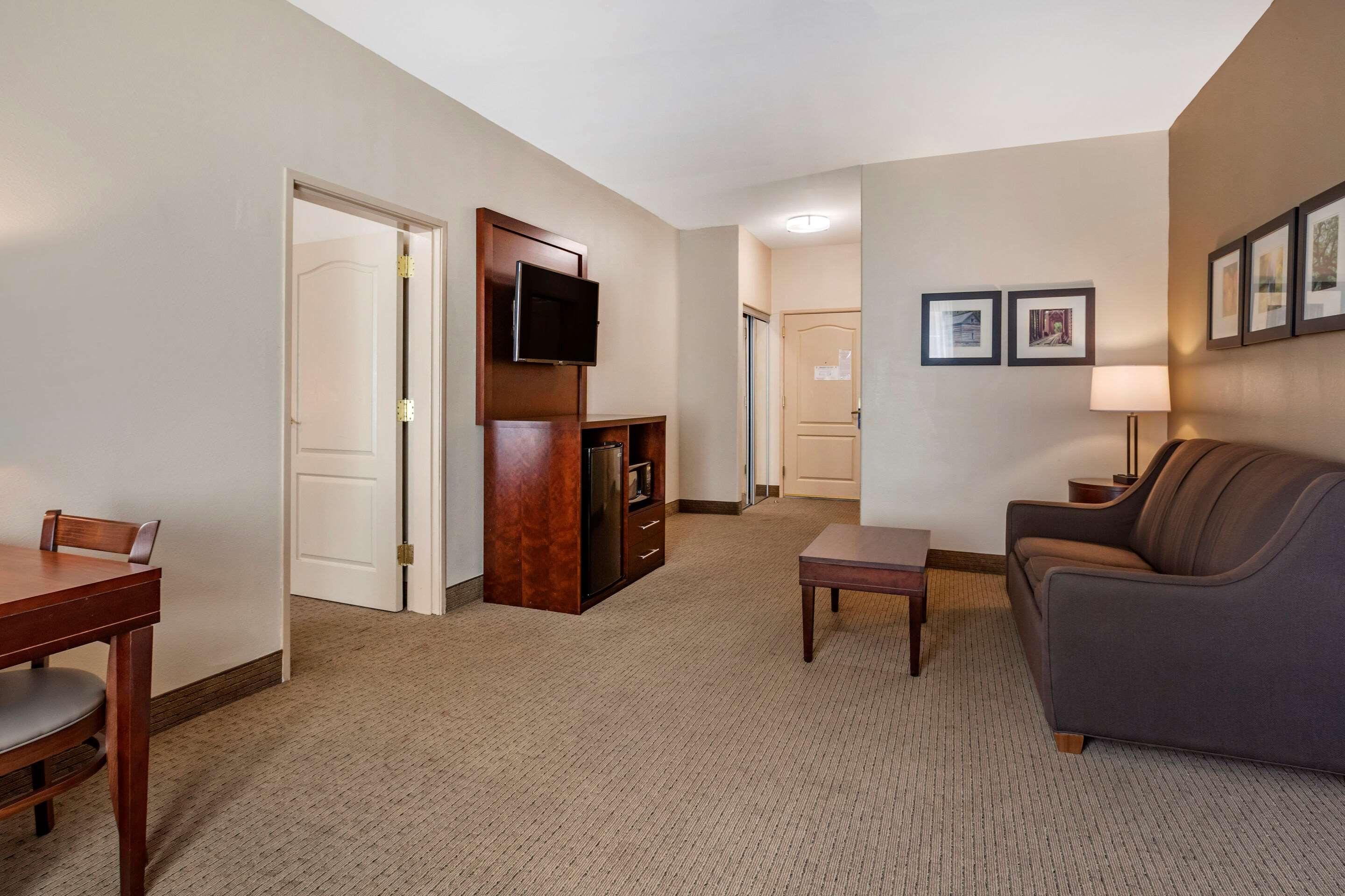Comfort Inn & Suites Villa Rica Buitenkant foto