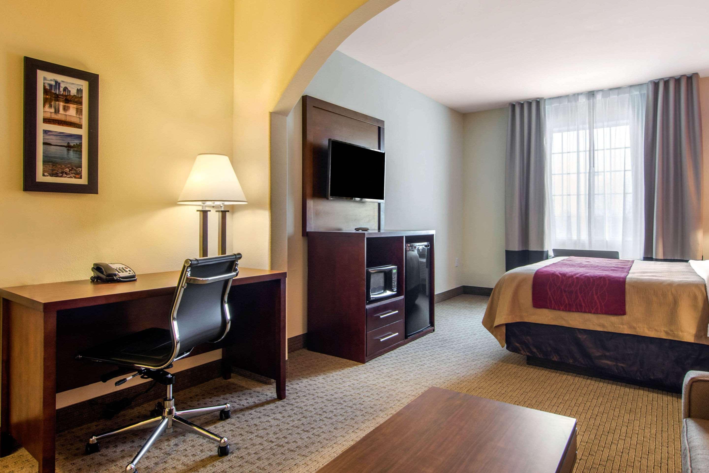 Comfort Inn & Suites Villa Rica Buitenkant foto