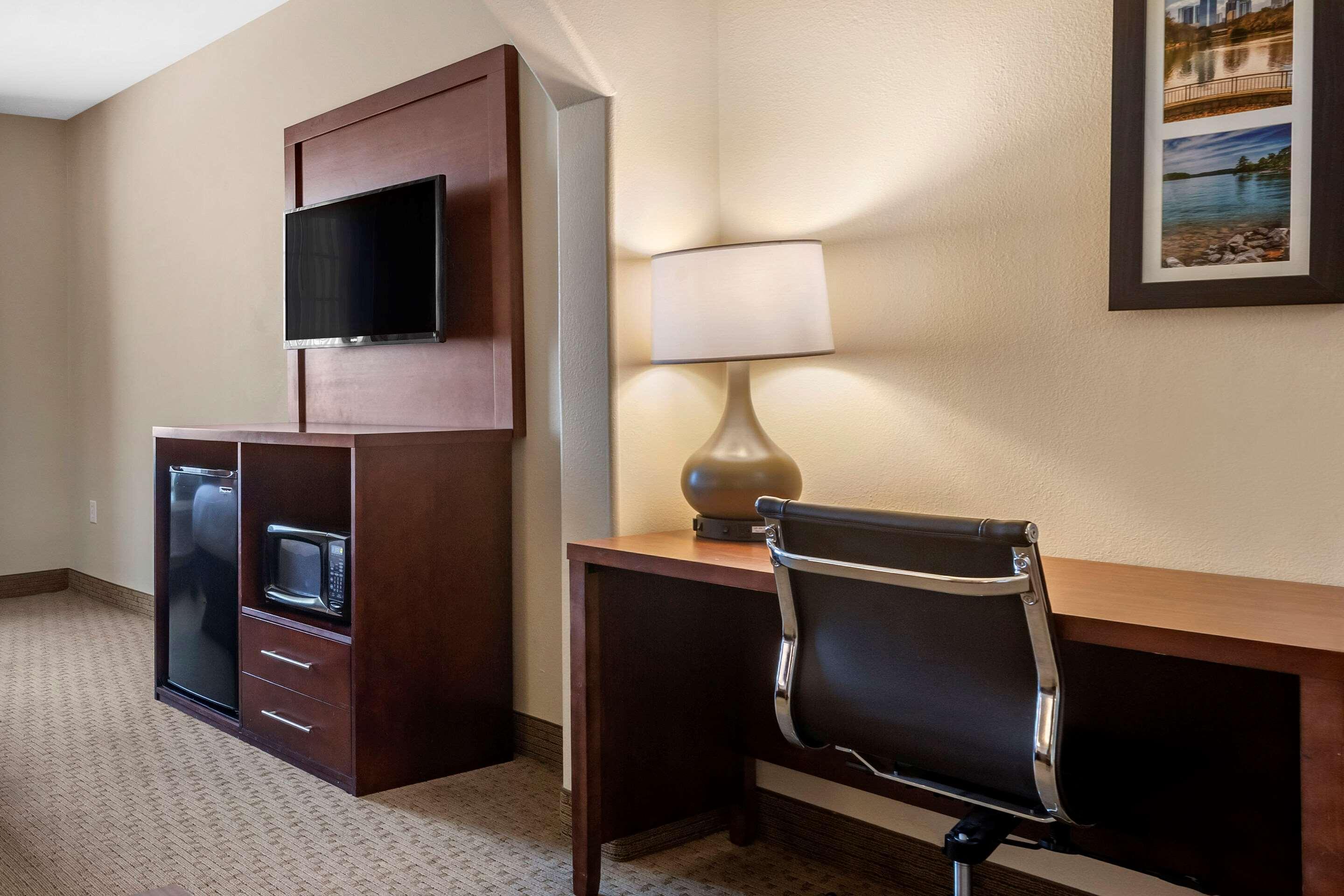 Comfort Inn & Suites Villa Rica Buitenkant foto