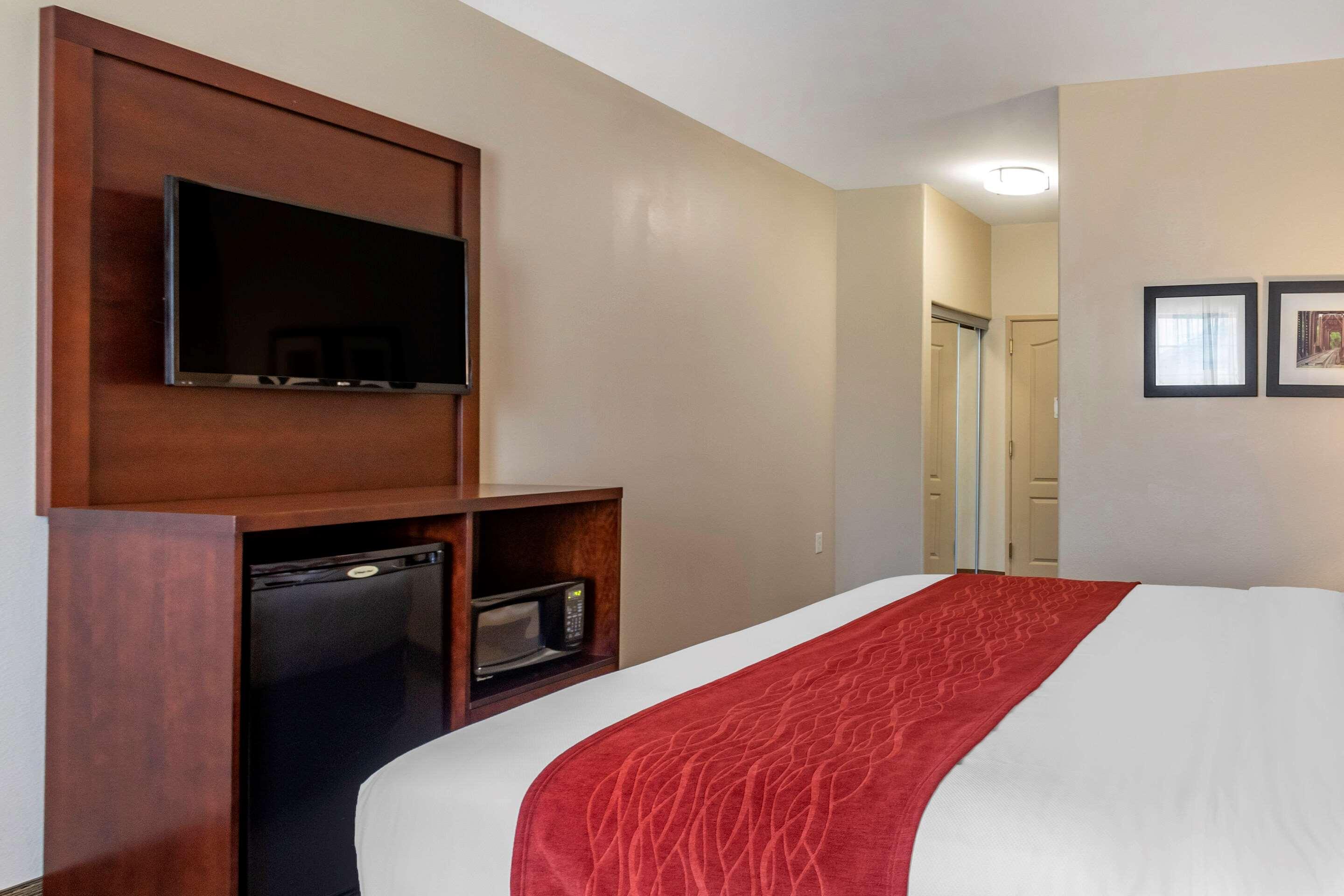 Comfort Inn & Suites Villa Rica Buitenkant foto