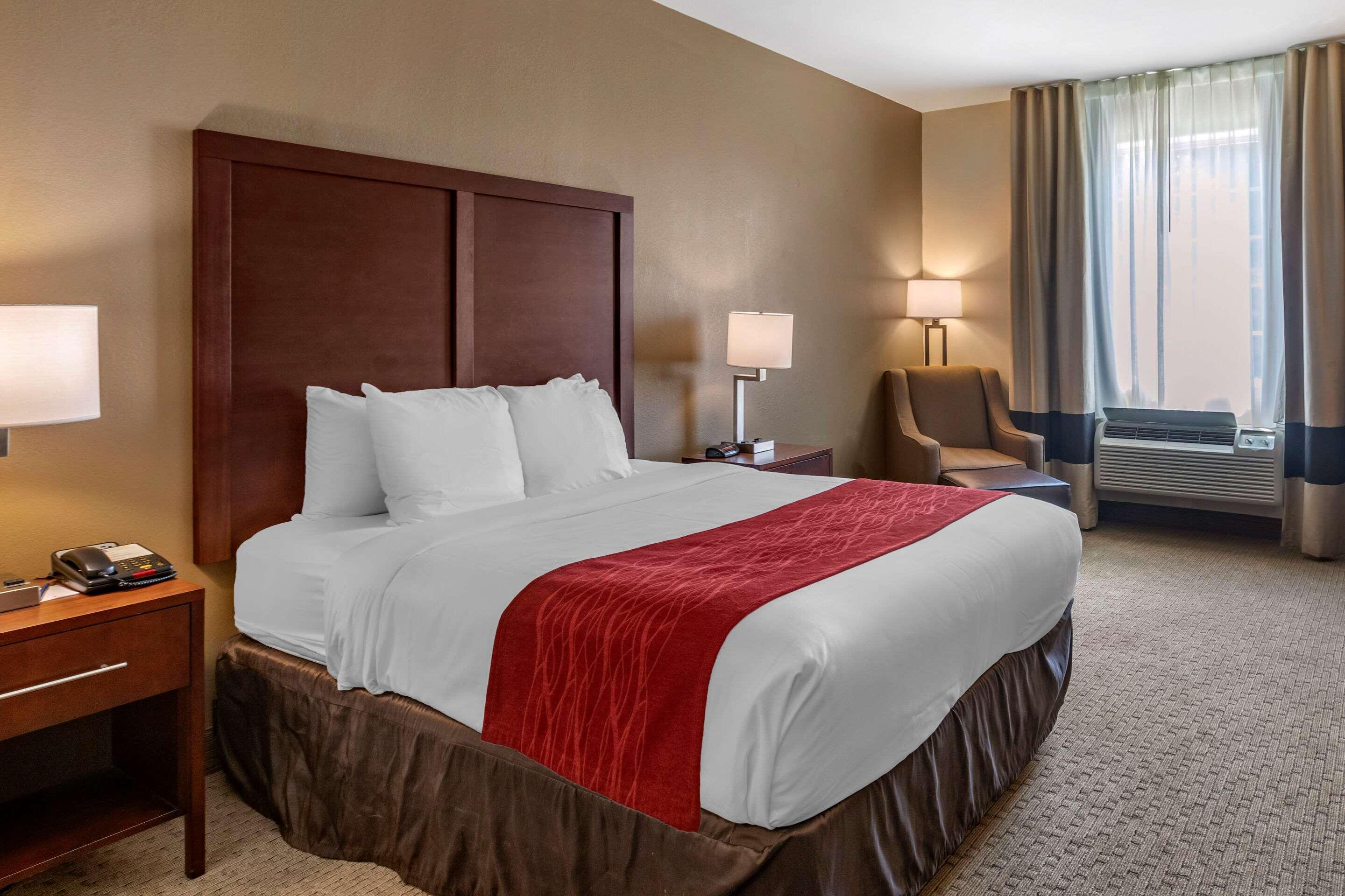 Comfort Inn & Suites Villa Rica Buitenkant foto