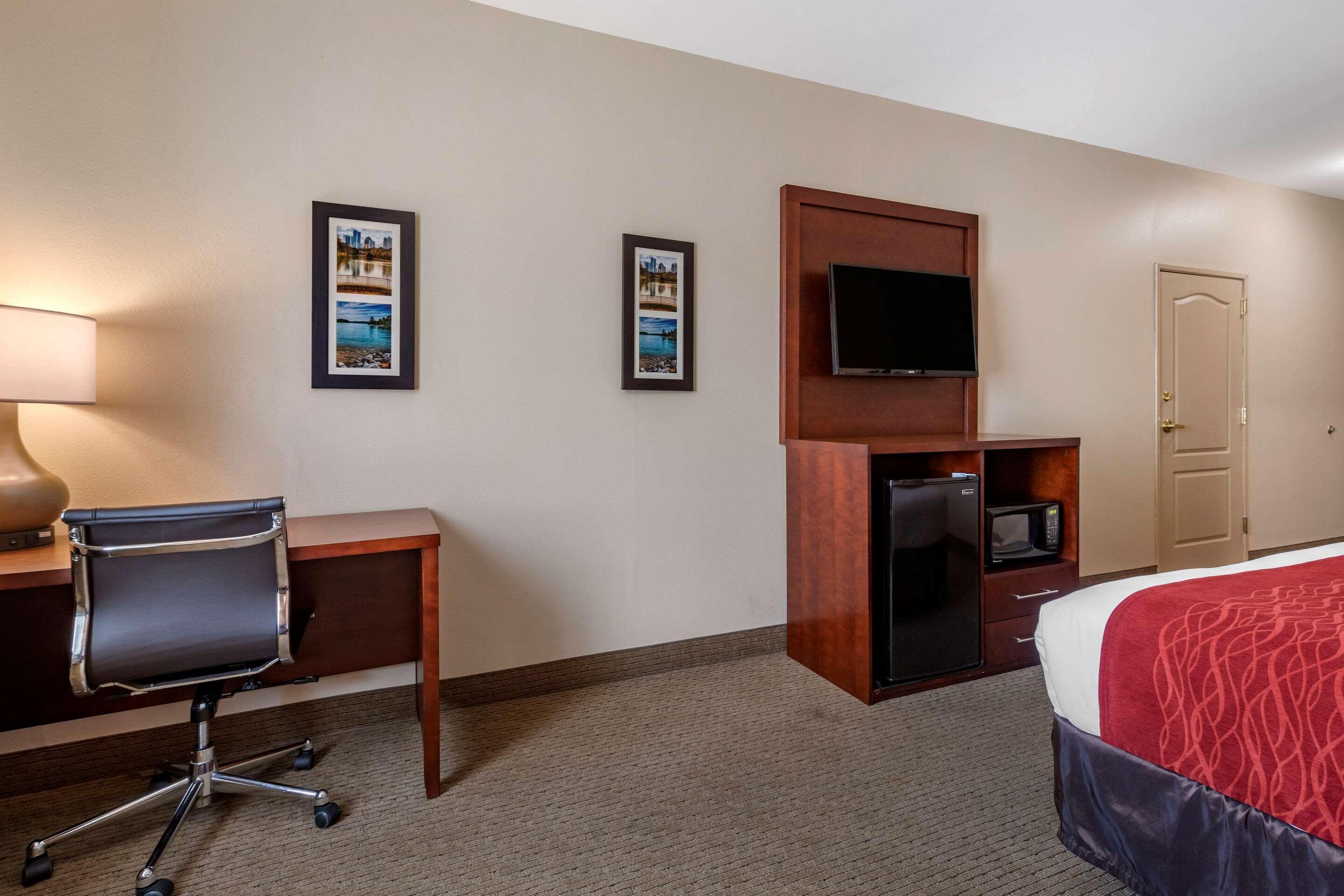 Comfort Inn & Suites Villa Rica Buitenkant foto