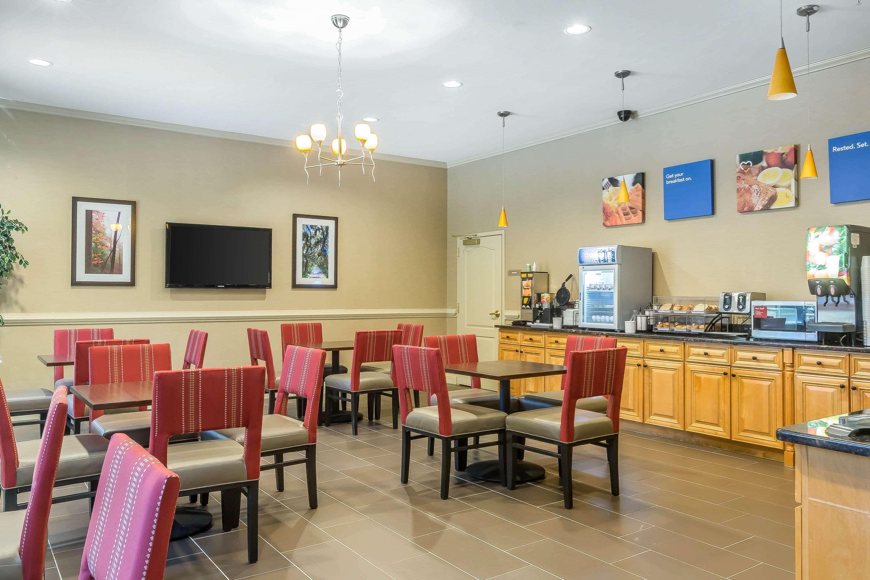 Comfort Inn & Suites Villa Rica Buitenkant foto